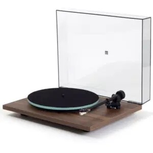 Rega - Planar 2 gramofon - walnut finiš Rega - Planar 2 gramofon - walnut finiš