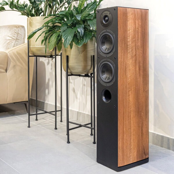 Indiana Line - Nota 550 X zvučnici walnut u prostoru